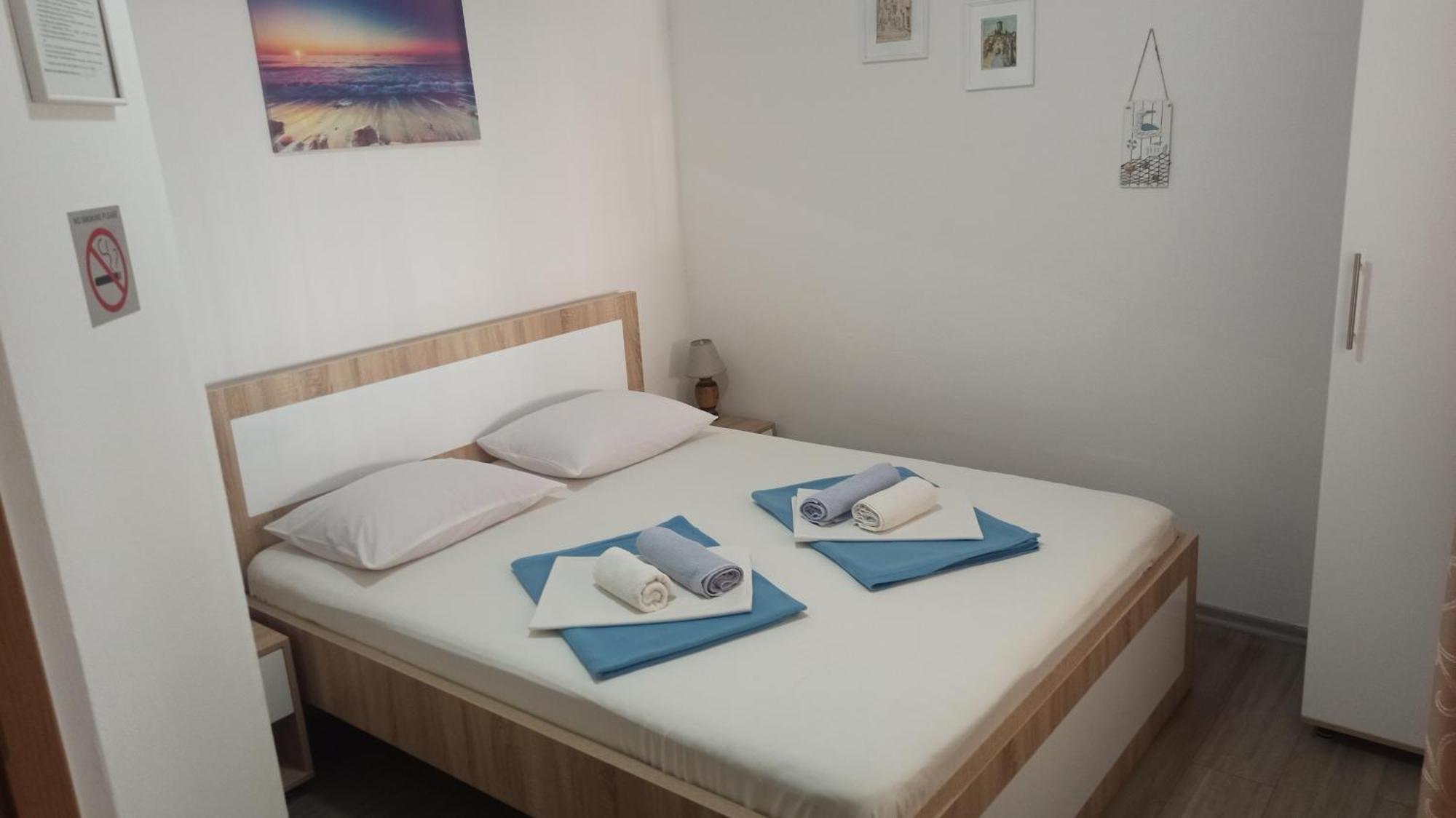 Apartmani - Sobe Cosic เนอุม ภายนอก รูปภาพ