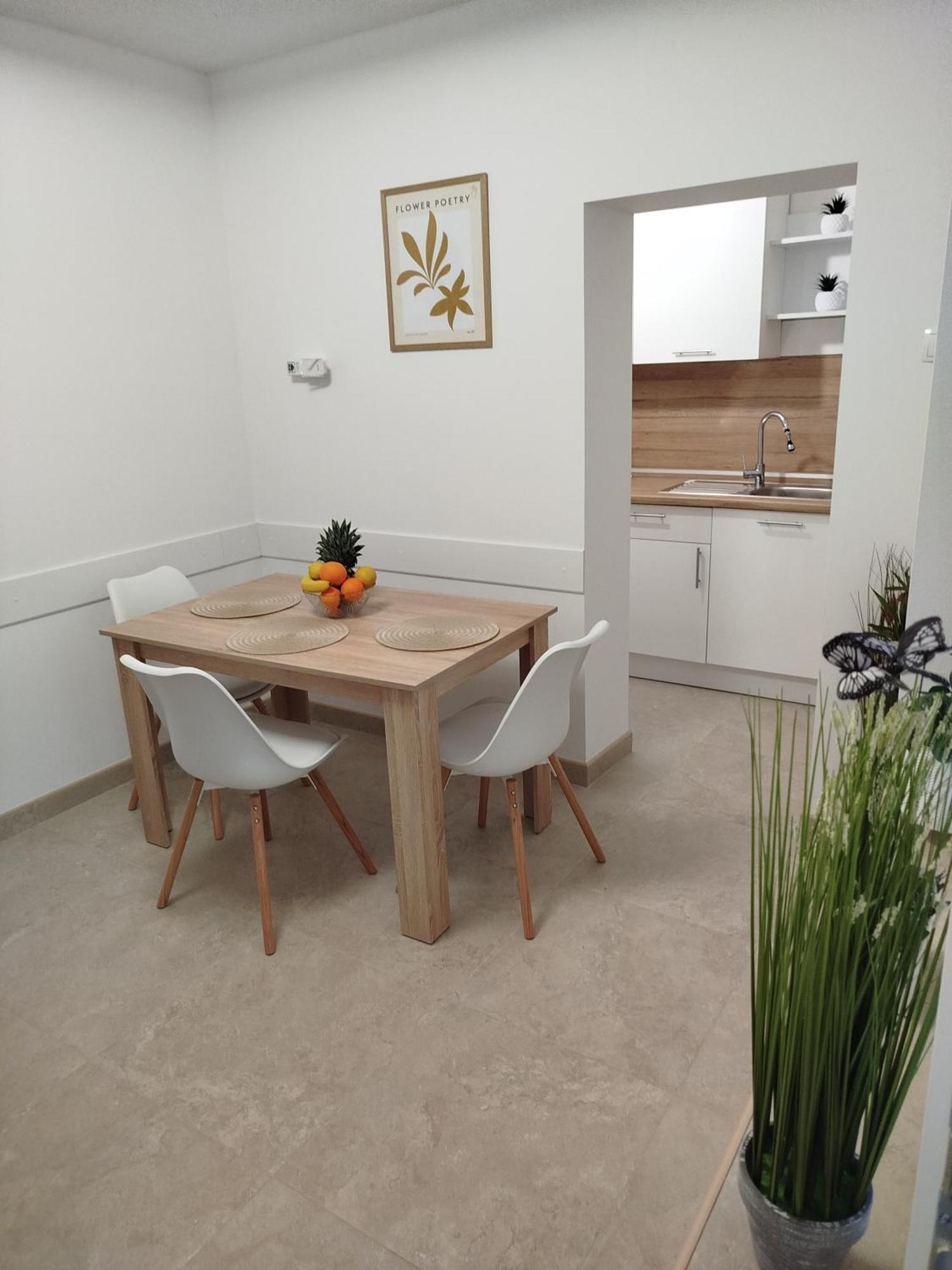 Apartmani - Sobe Cosic เนอุม ภายนอก รูปภาพ